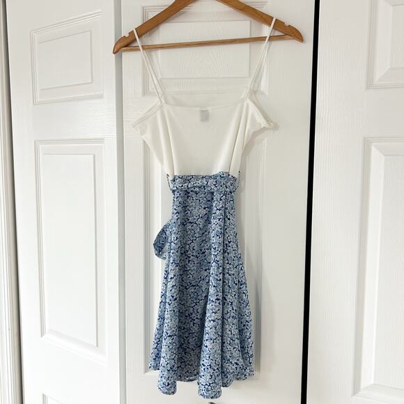 SHEIN Blue Floral Print Fit & Flare Sleeveless Mini Dress Women’s Size M EUC - Picture 7 of 8